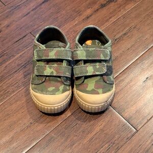 Camouflage Kids Shoes with Velcro Straps